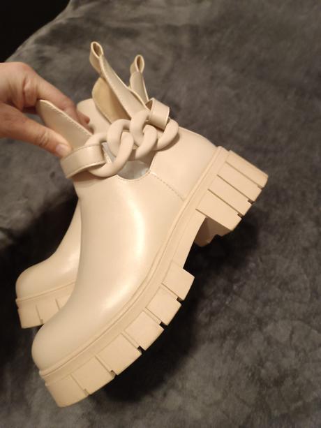 Béžové topánky s retiazkou - 39, 39