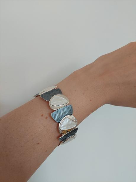 Naramok bielo strieborny, 