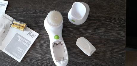 Čistiaca kefka na tvar., 