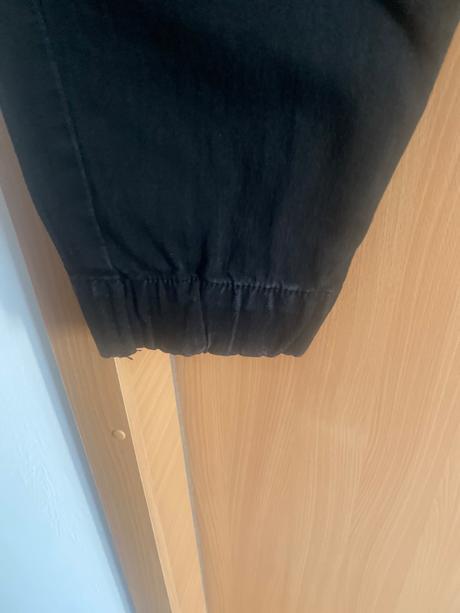 Čierne voľnočasové rifle, sinsay,34