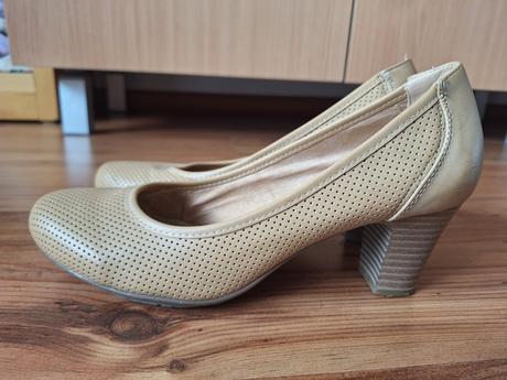 Dámske béžové lodičky v. 40, clara barson,40