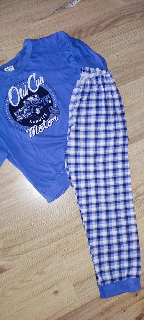 Pyžamo pre chlapca, 140