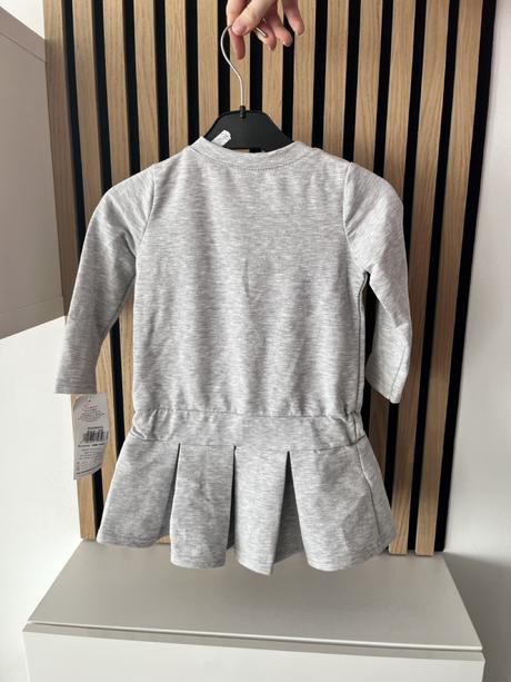 Dievčenské šaty s hviezdou, 98