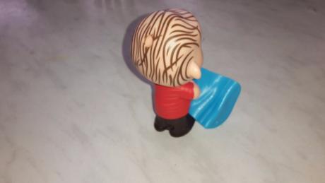 Postavička z mcdonalds z rozprávky snoopy,