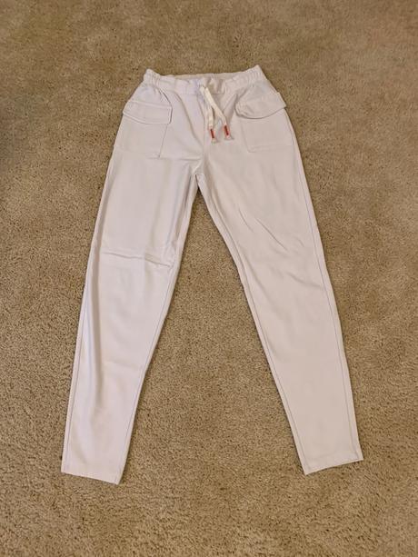 Pekne nohavice bez poškodenia, 140