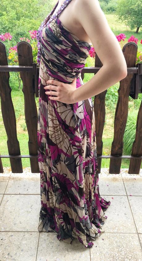 Spolocenske saty riasene s trblietkami, s