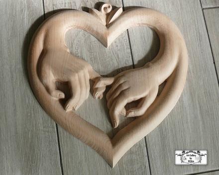 Drevorezba "ruka v ruke", 