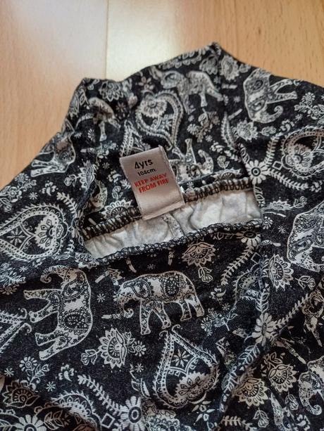 Haremove nohavice, tu,104