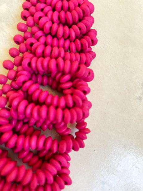 Zaujímavý vejárovitý drevený náhrdelník, 