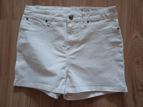 Biele šortky, esmara,38