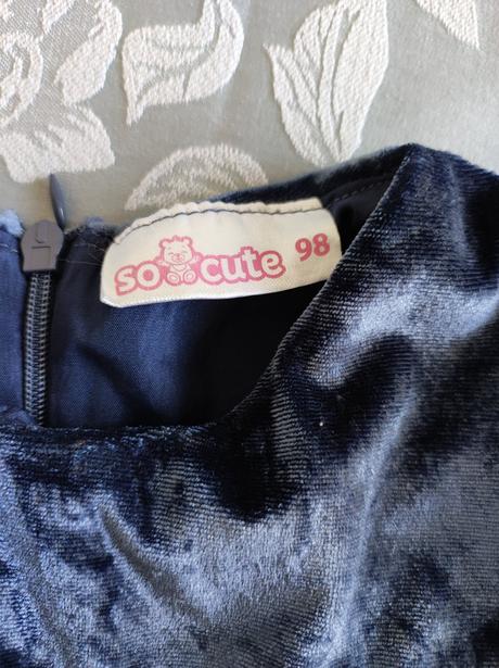 Modre zamatové šaty, 98