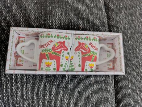 Práve švédske šálky,