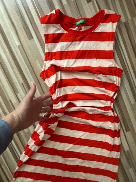 Šaty benetton s výrezmi na bokoch brucha, benetton,158