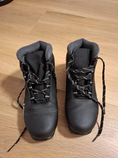 Predám dámske bežky a topánkami, 