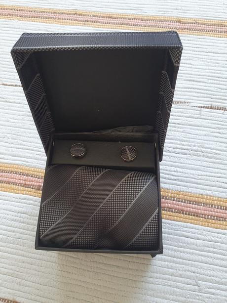 Set - kravata s manžetovými gombíkmi, 