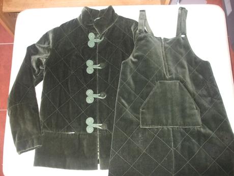 Sametový komplet, tmavozelený, šaty + kabátik, 140