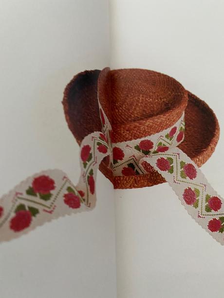 Krásna kniha výšiviek aj s predlohami, 