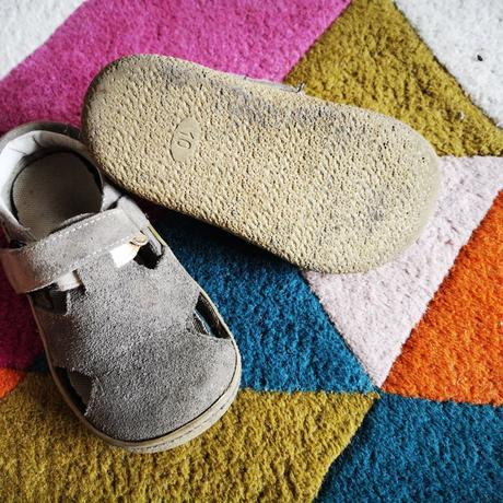 Kožené sandalky, 27