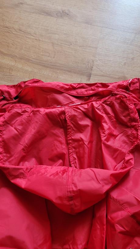 Cervena a cierna tenucka vetrovka, m