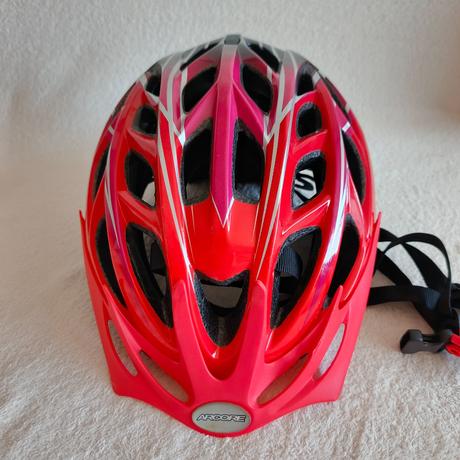 Cyklistická prilba, s