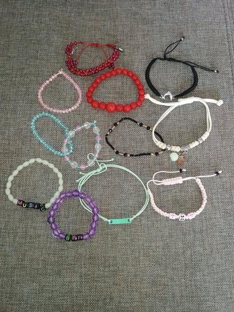 Naramky cena spolu dievcata a teenagerky, 