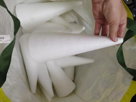 Kužeľe 27cm priemer,vence 2ks 21cm priemer, 