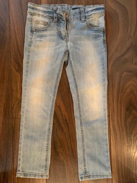 Rifle a tričká benetton, 104–116