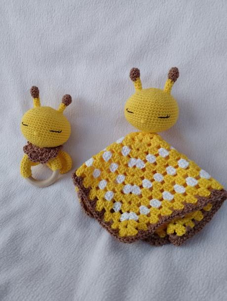 Hackovana hrkálka včielka + mojkáčik, 