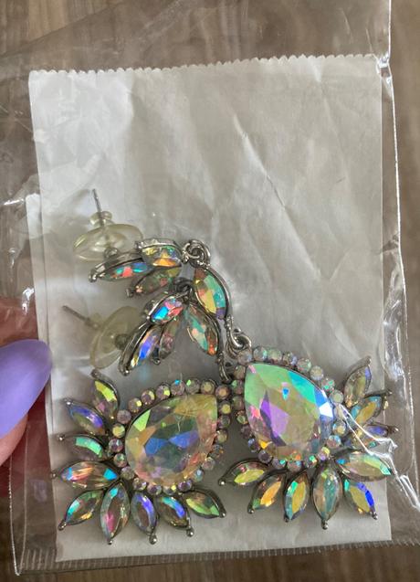 Krásne elegantné farebné naušnice, 