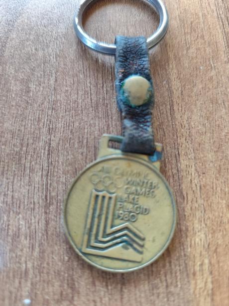 Sada priveskov so sportovou tematikov a privezok z, 