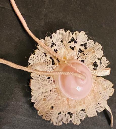 Stará vinta-ge gumička do vlasov,