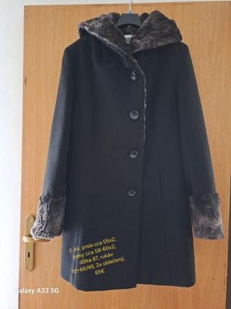 Čierny kabát č.44 s kapucňou, 44