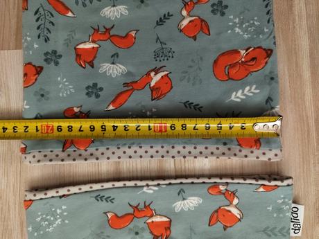 Obojstranný set čiapky a nákrčníka s líštičkami, 48