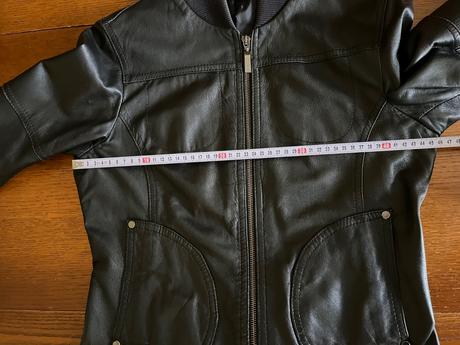 Kožená bunda motivi, s