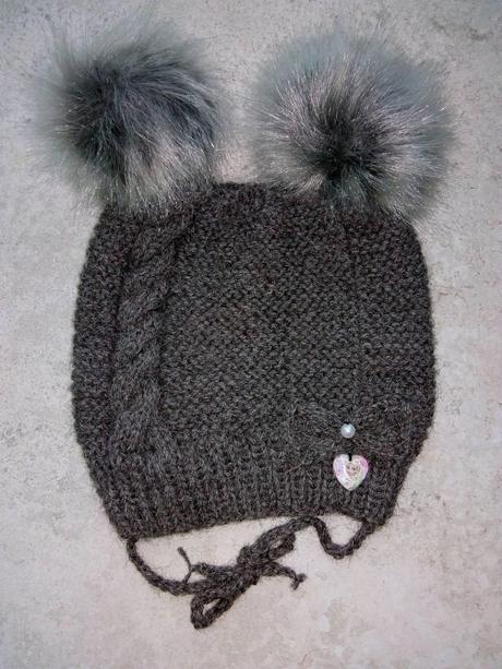 Pletená čiapka s kožušinkovým brmbolcom, 