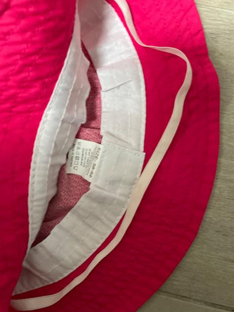 Klobúk na gumičku, 104