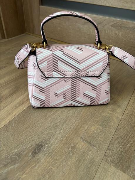 Kabelka guess, guess