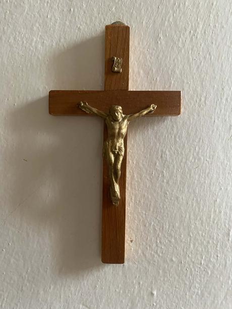 Drevený krížik na stenu,