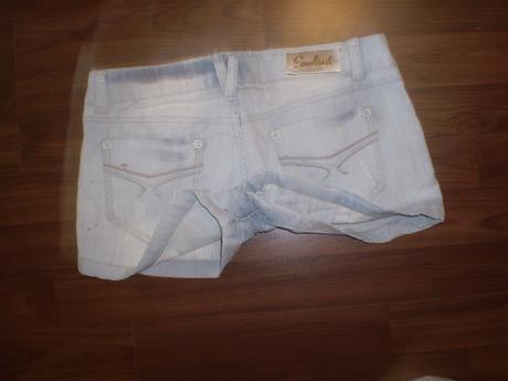 Dámske riflové kraťasy, 28