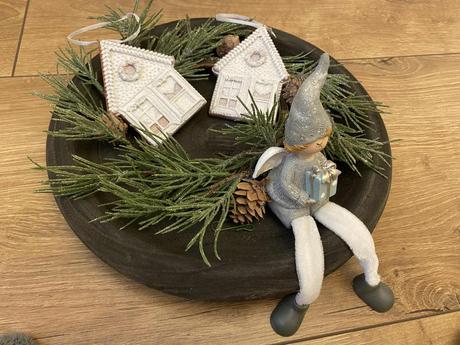 Sediaci anjel s darčekom, 