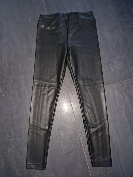 Čierne lesklé legíny, esmara,m