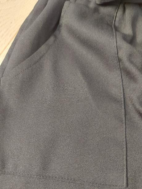 Elegantné čierne nohavice s vyšším pásom- top stav, xs