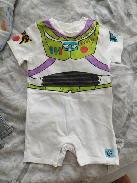 Krátke pyžamo buzz, 68