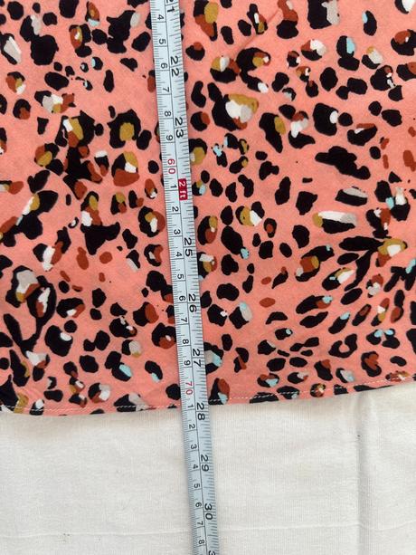 Štýlová midi sukňa s modernou leopardou potlačou, 