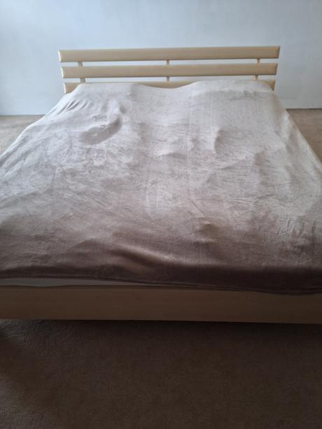 Spálňa, posteľ, skriňa, 