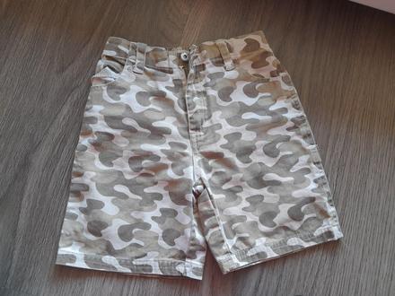 Maskáčové šortky, 104