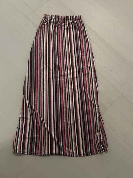 Dlhá elegantná sukňa, s