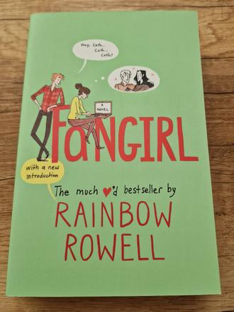 Kniha fangirl a novel od rainbow rowell,
