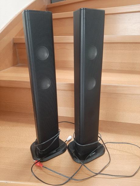 2 x reproduktor f&d výška 41 cm., 