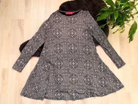 Nove mini šaty čierno-biele dlhy rukav boohoo, xl